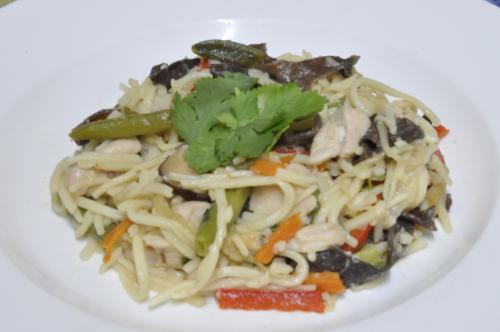 Nudle s kuřecím masem a tmavou omáčkou  – Snadné Vietnam recept, zvládnete za 30 - 45 minut